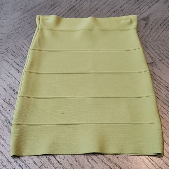 BCBGMAXAZIRA XS lime green bandage skirt💚💛 - Picture 6 of 7